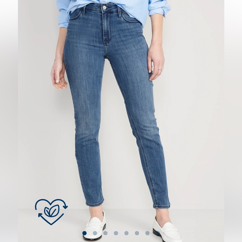 Medium wash ‘Wow’ straight jeans | Old Navy | Never worn